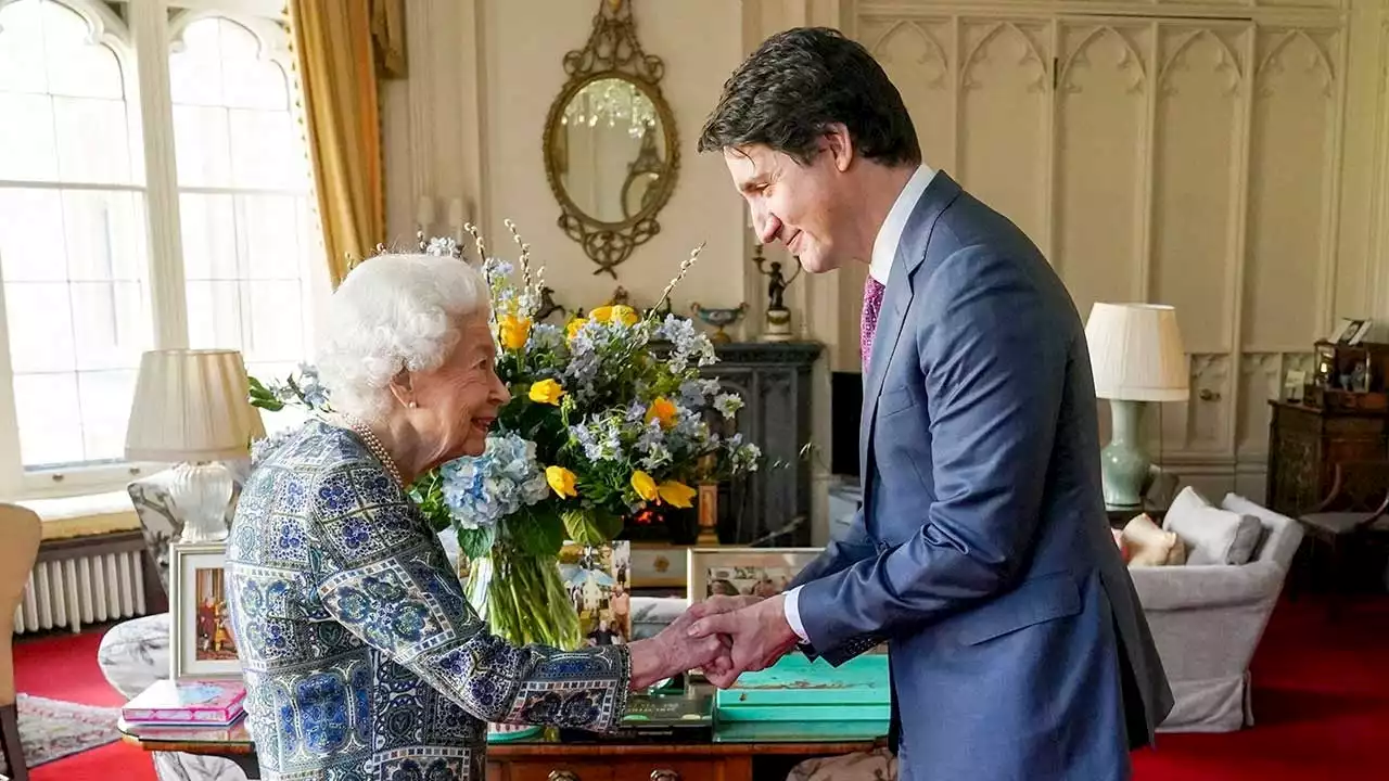 Queen Elizabeth Holds First In-Person Audience Since COVID-19 Recovery