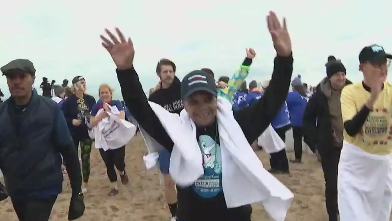 'Warm hearts': Thousands take the Polar Plunge in Lake Michigan to support Special Olympics Illinois