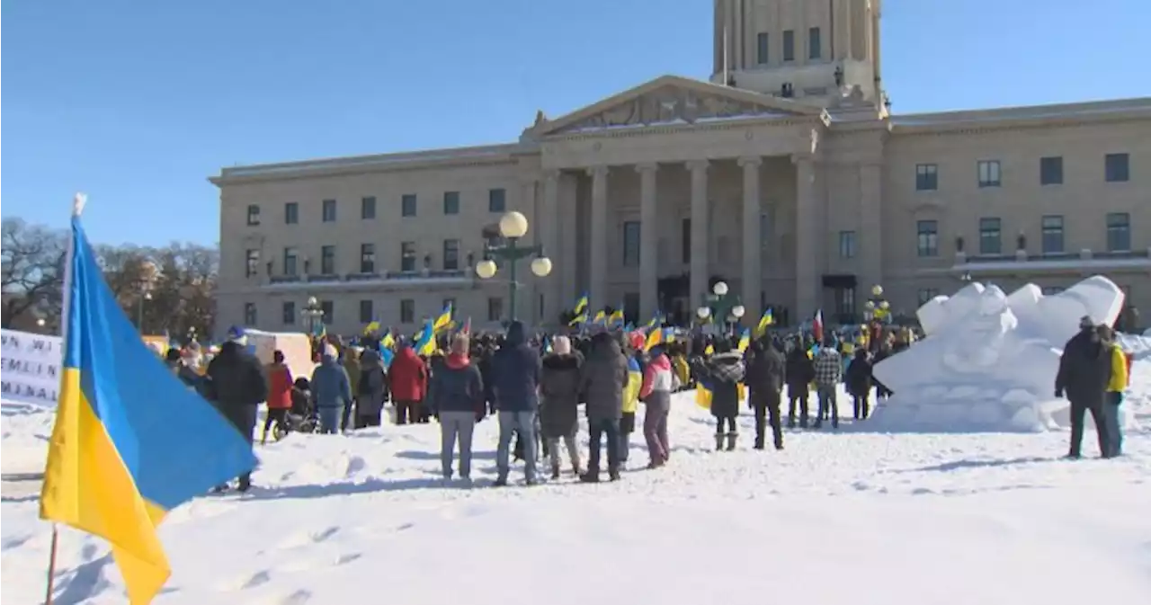 Rally held at Manitoba Legislative Building to show support for Ukraine - Winnipeg | Globalnews.ca