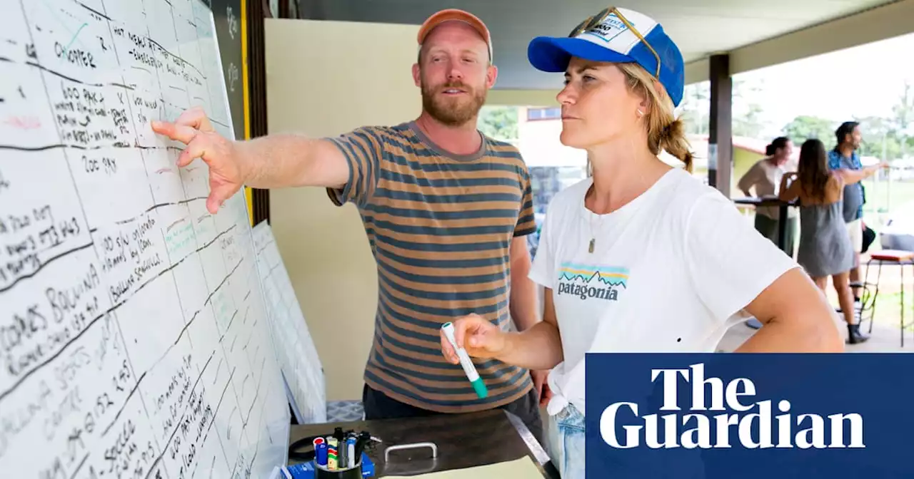 Chefs lead volunteers to feed NSW flood victims in absence of government food relief