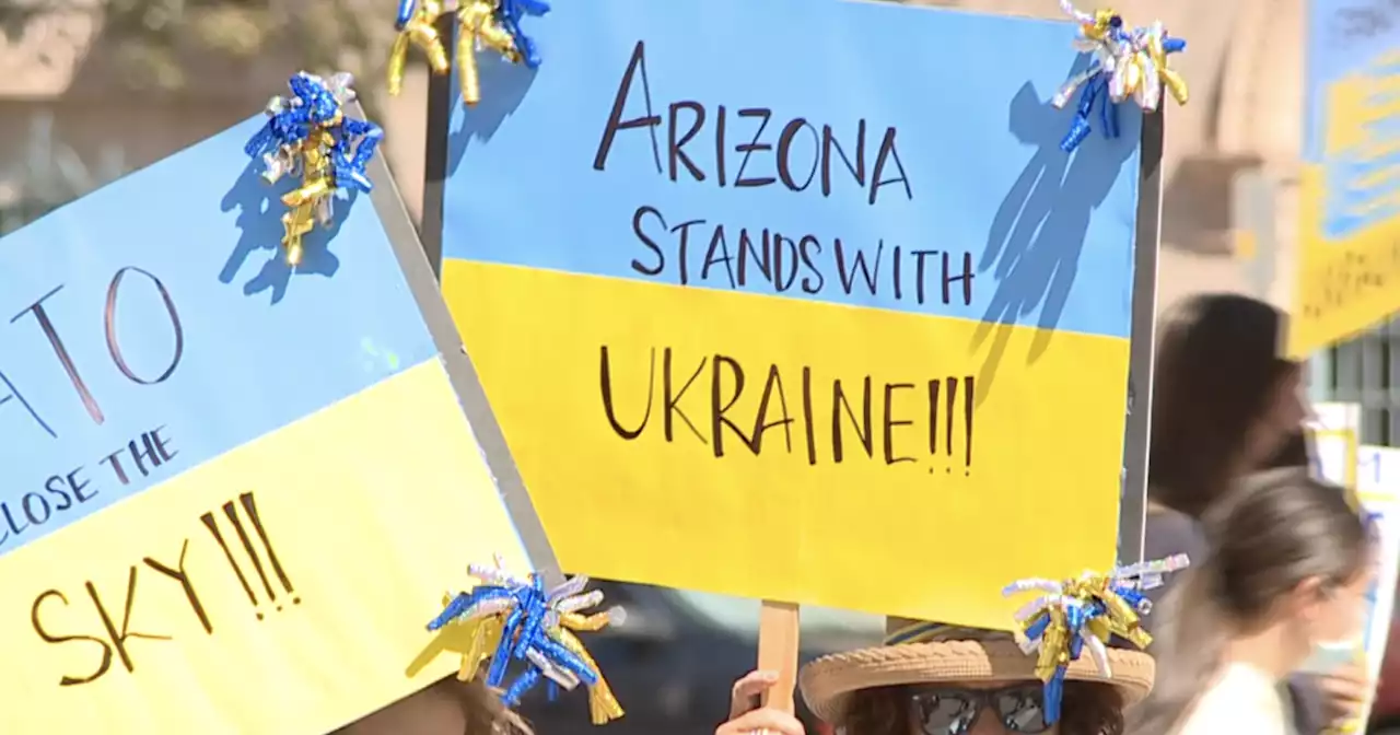 Hundreds rally behind Ukraine in downtown Tucson