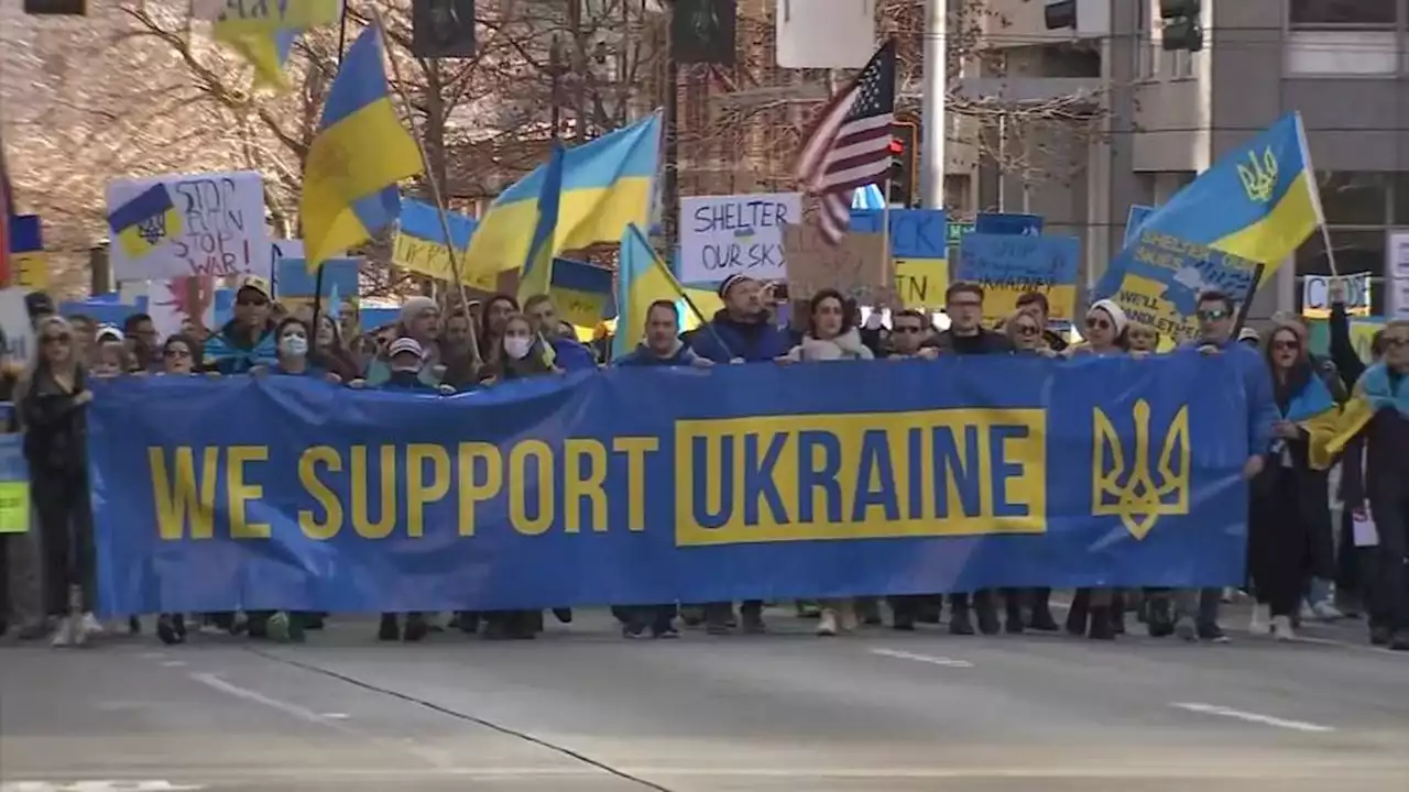 Hundreds march in Seattle to support of Ukraine