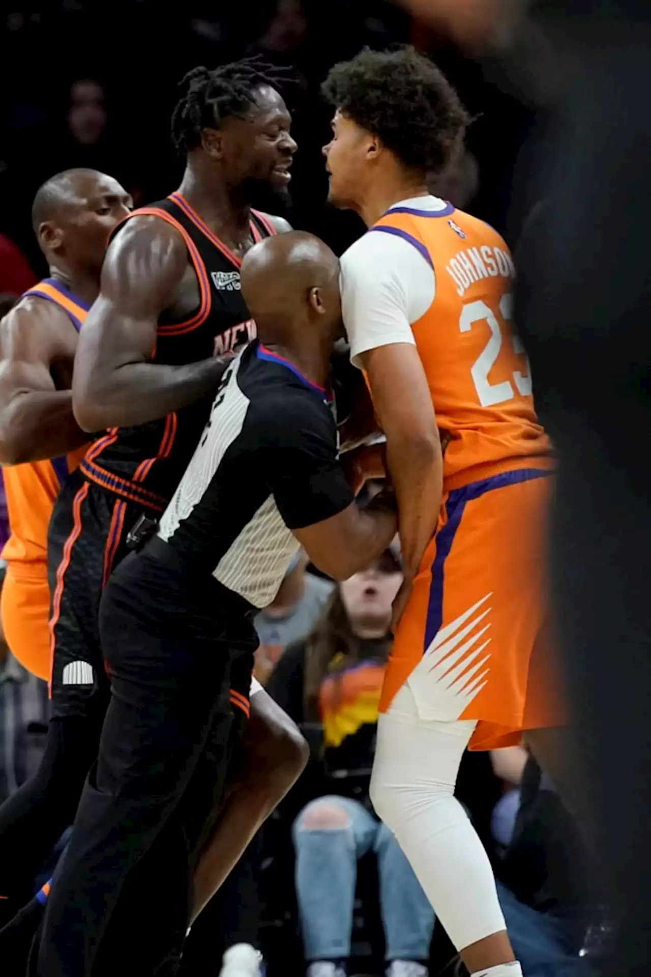 Randle fined $50K for shoving Johnson in Knicks' wild loss