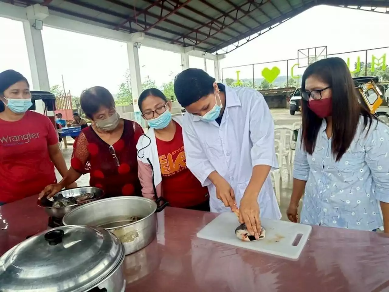 BFAR 2 trains women fisherfolk on fish processing technology