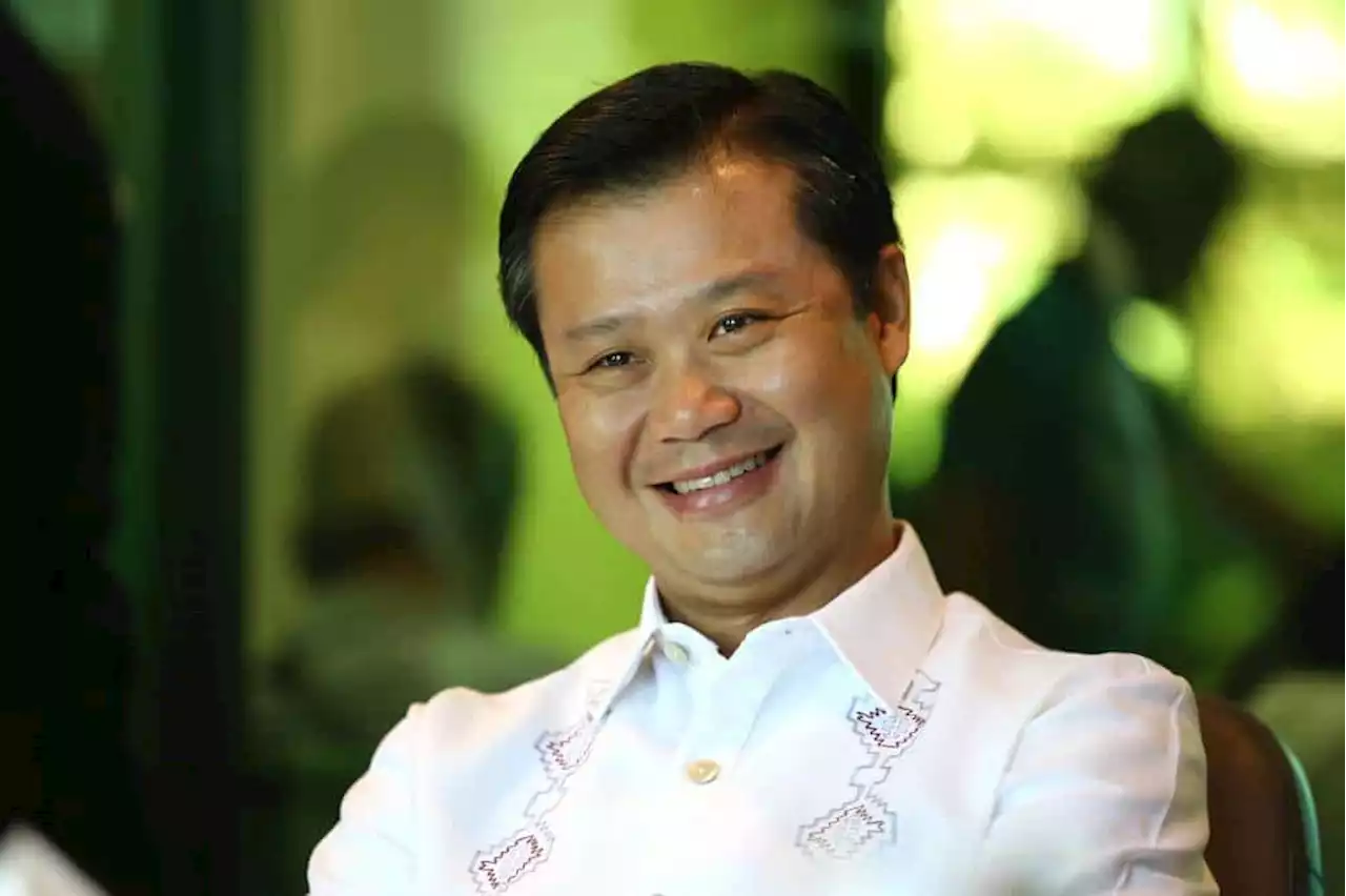 Gatchalian urges gov’t to allow in-person graduation ceremonies