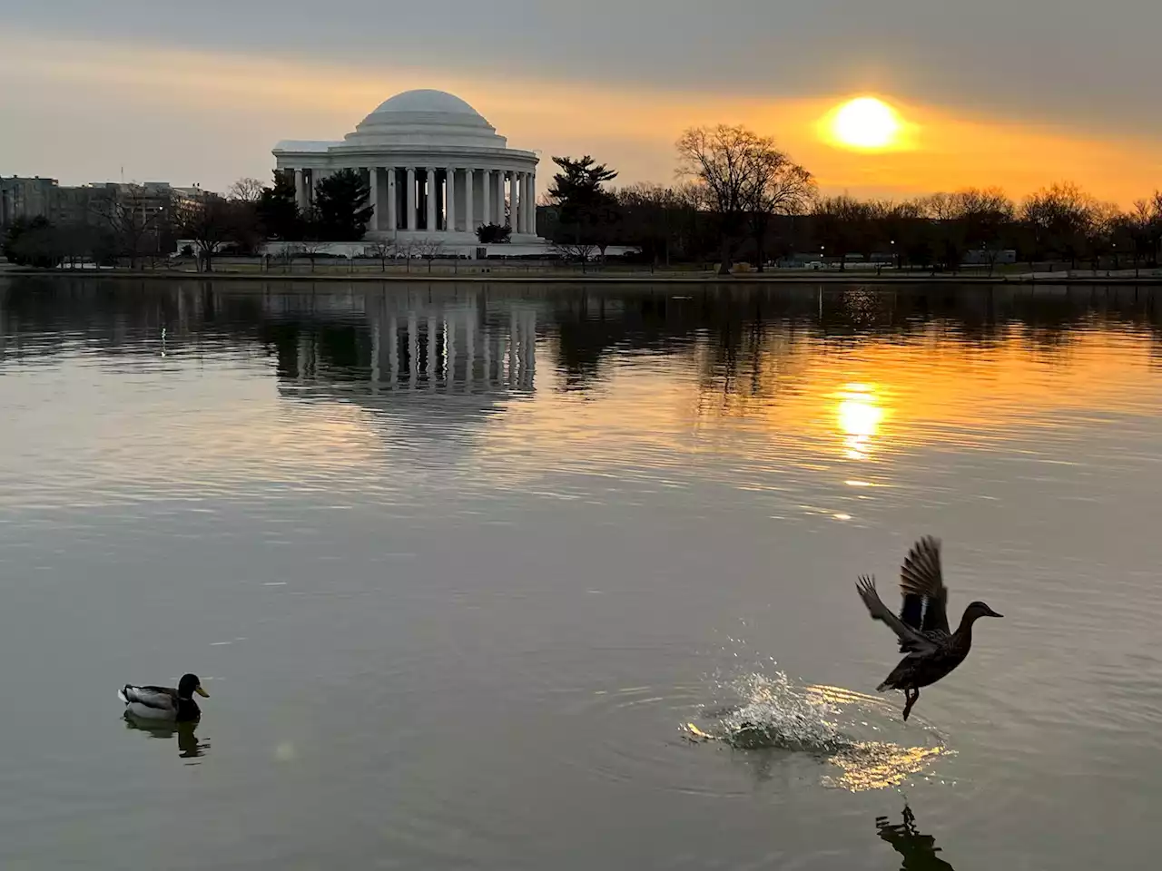 PM Update: Record-breaking warmth likely again on Monday