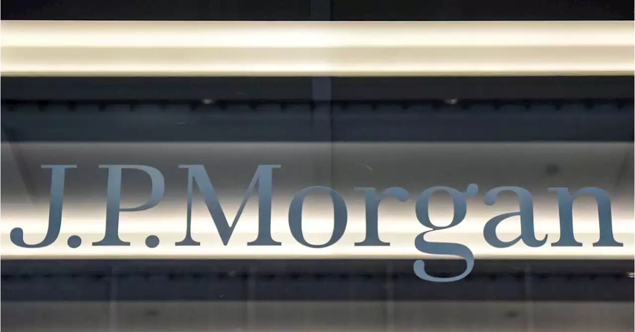 U.S. bank JPMorgan suggests clients buy distressed Russian bonds