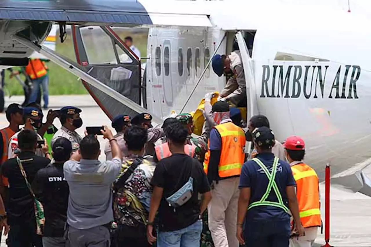 Tim Operasi Damai Cartenz Evakuasi 8 Korban Penembakan KKB di Papua