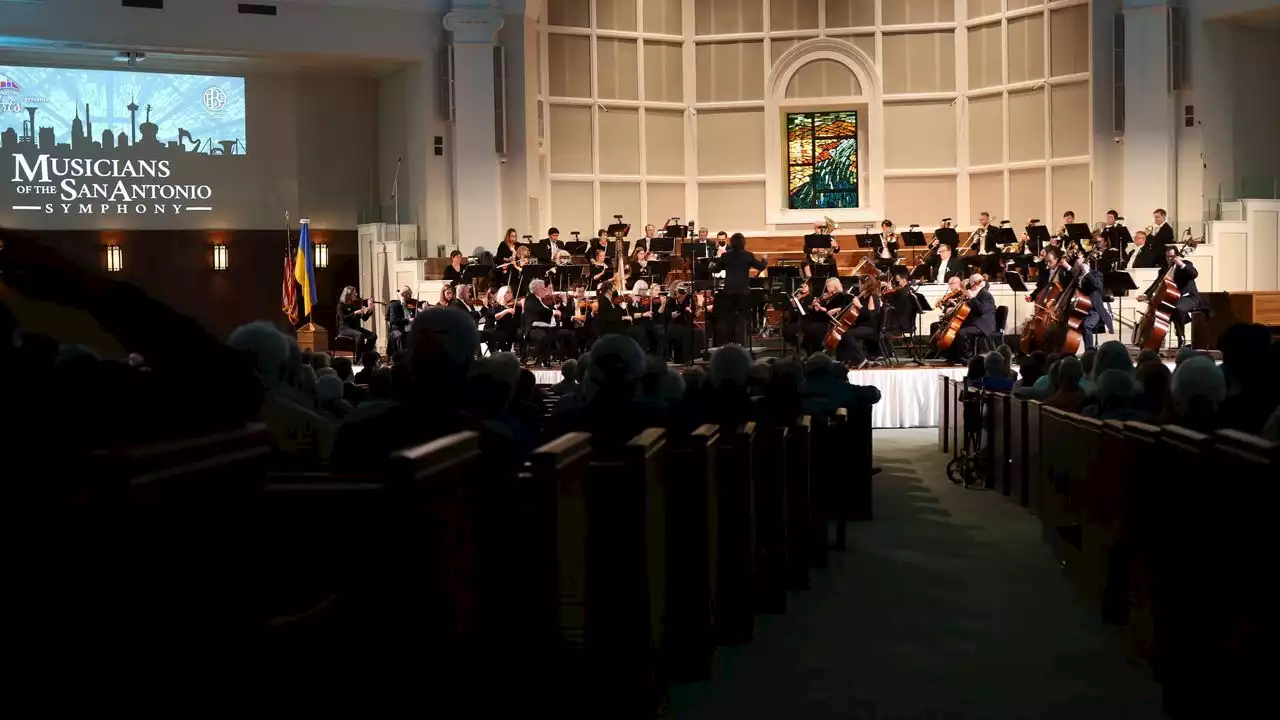 San Antonio symphony musicians return, but remain on strike