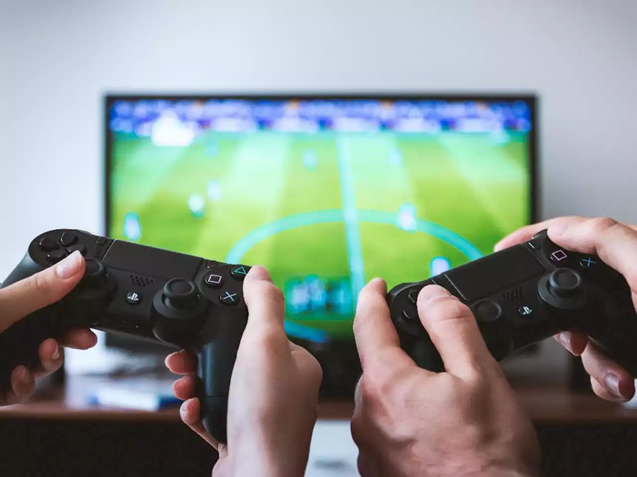 Playing video games may enhance reading skills, according to U of S study