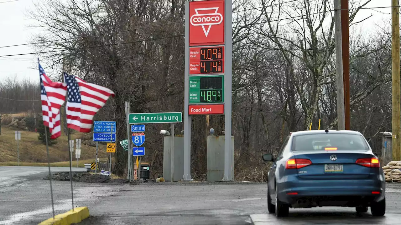 Gas prices top $4 per gallon on average, for the first time since 2008