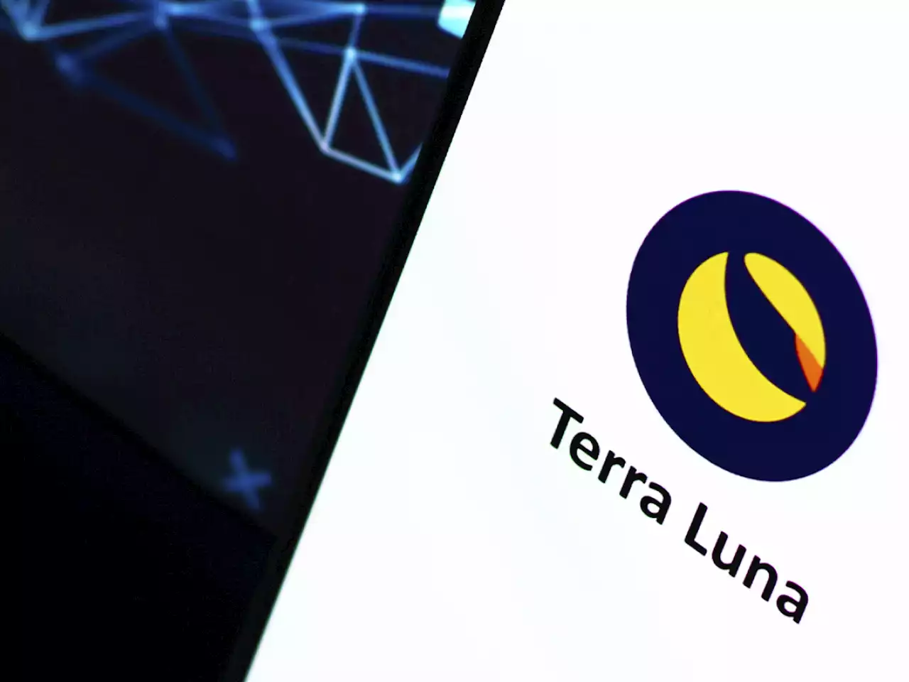 Terra (LUNA) Price Struggles to Hold Above $80 as FTX Lists UST