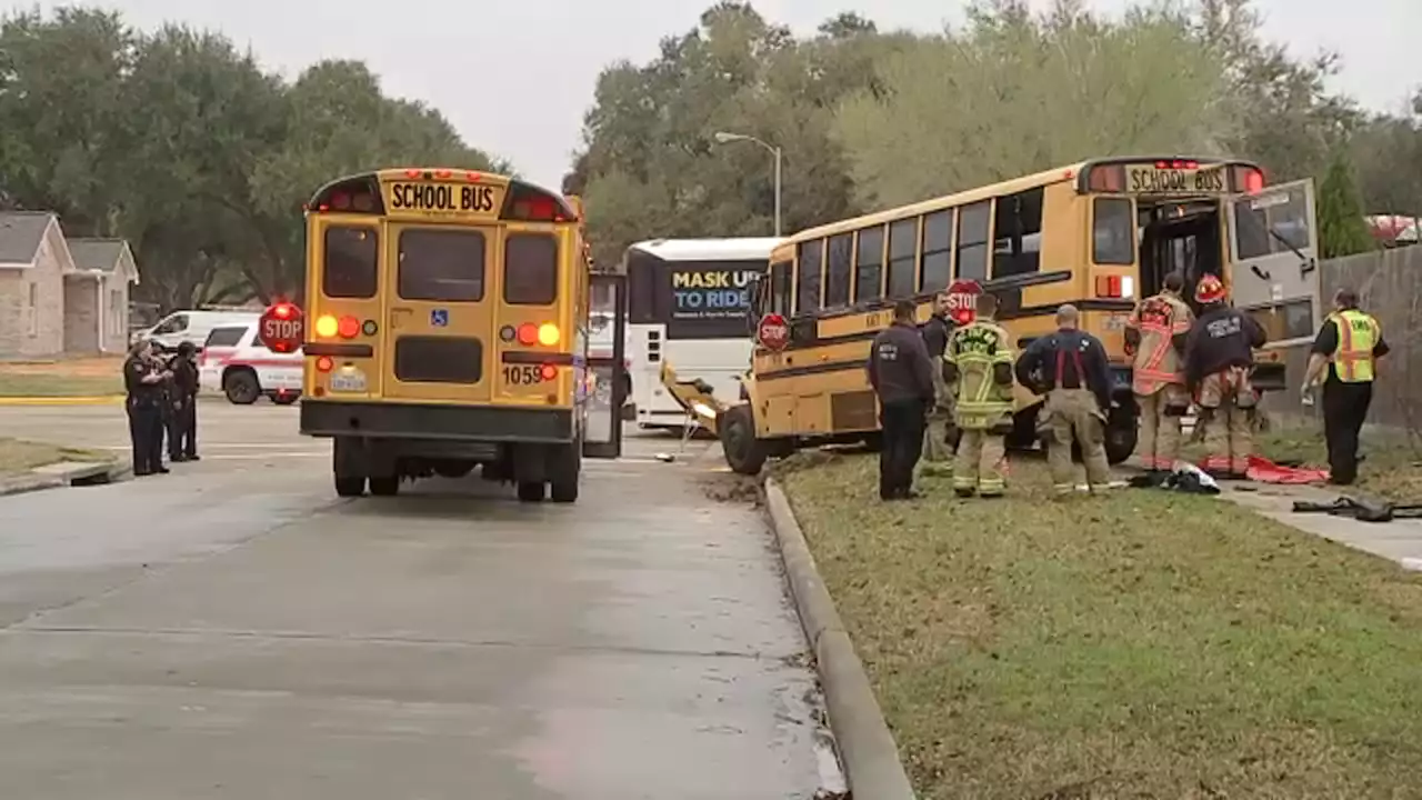 2 adults, 2 students injured in crash between Katy ISD school bus and METRO bus in Katy area