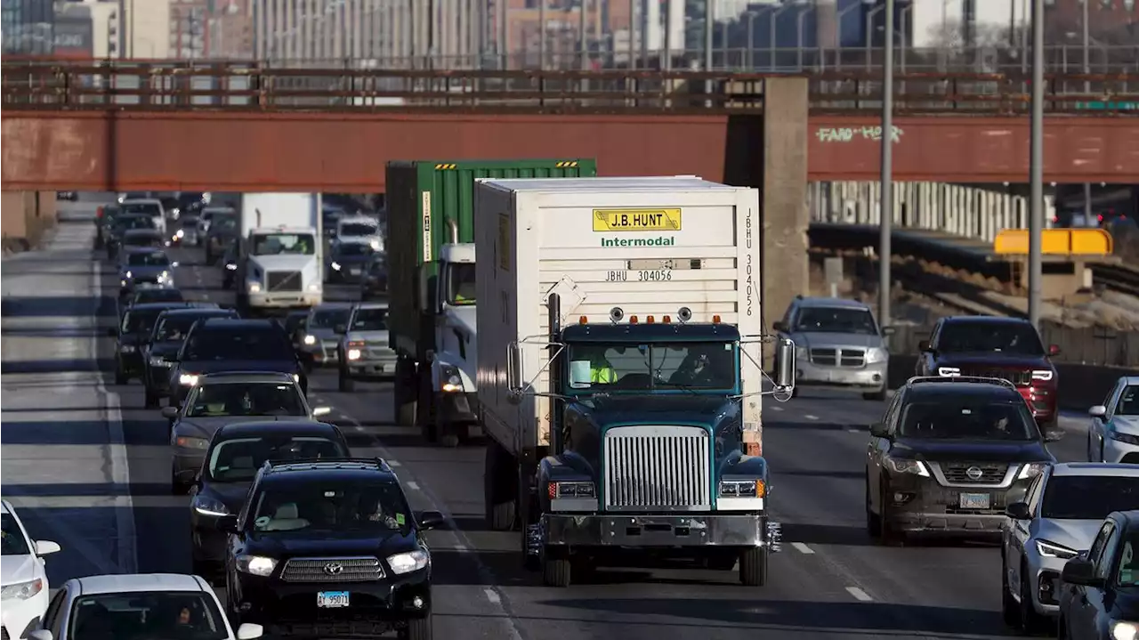 EPA aims for new limits on emissions from big vehicles