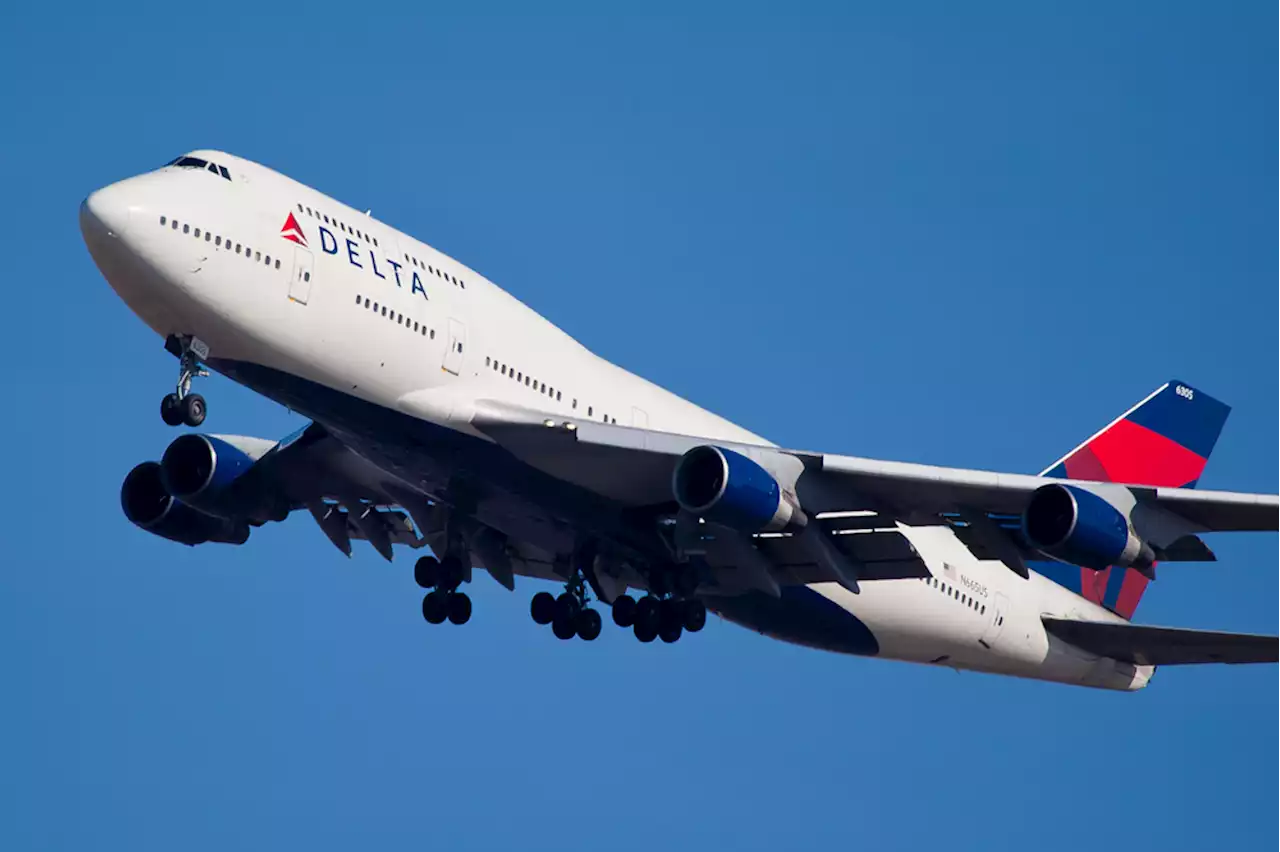 Delta Is Bringing Back Three-Course Meals on Flights — Best Life