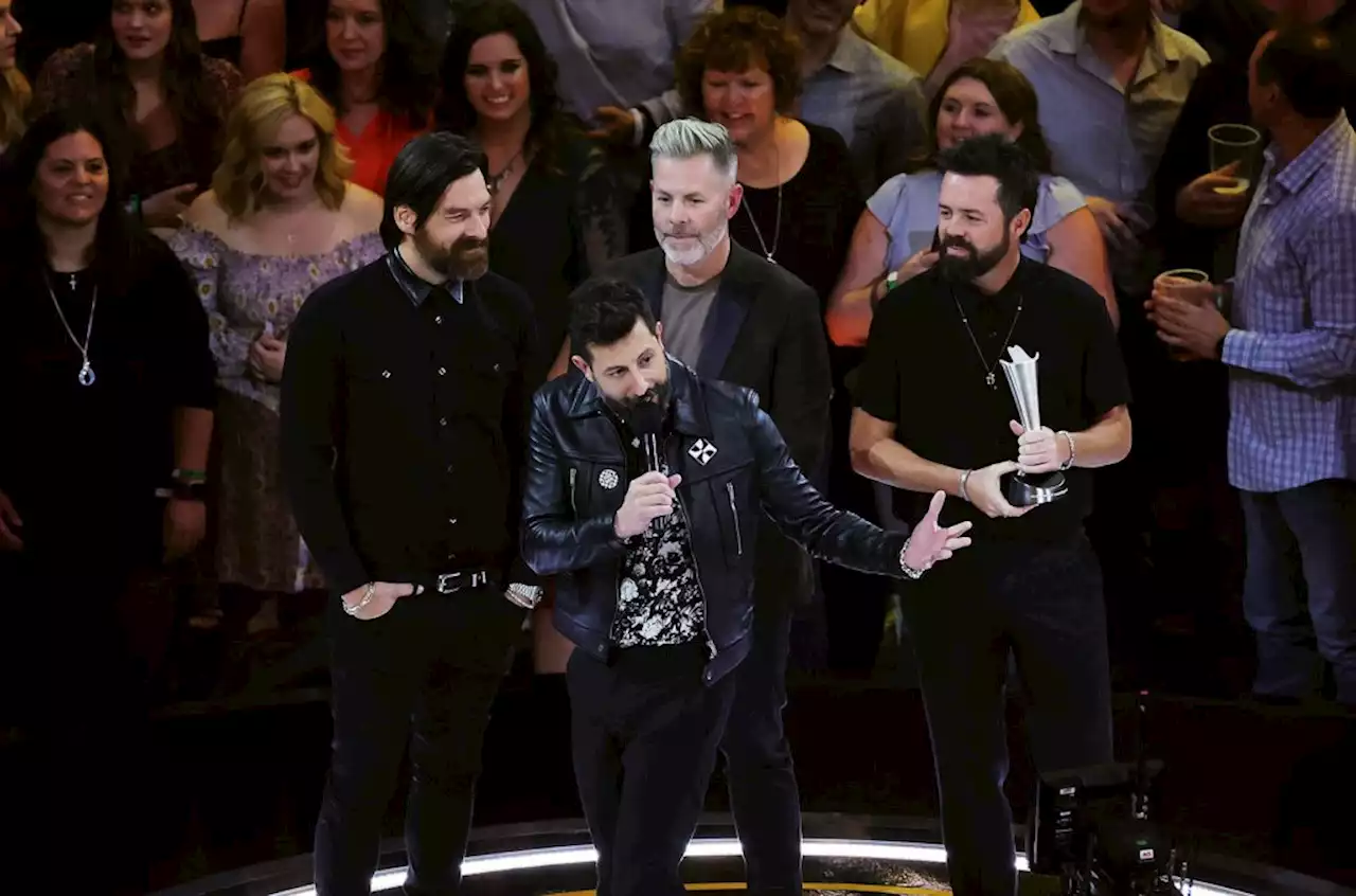 Old Dominion Thanks Dolly Parton for Paying Tribute to Ukraine at 2022 ACM Awards