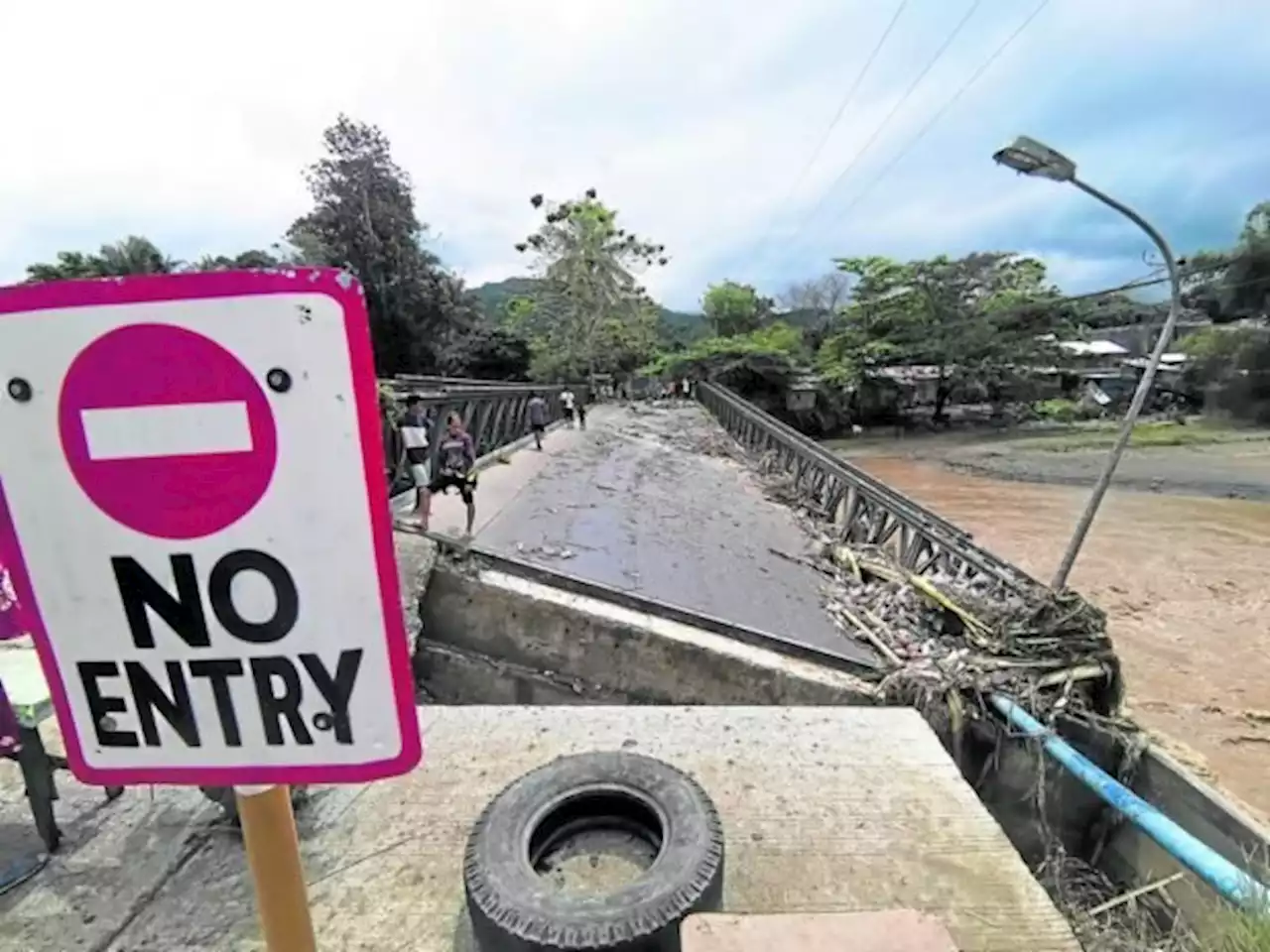 1,000 families flee homes as floods swamp Iligan City