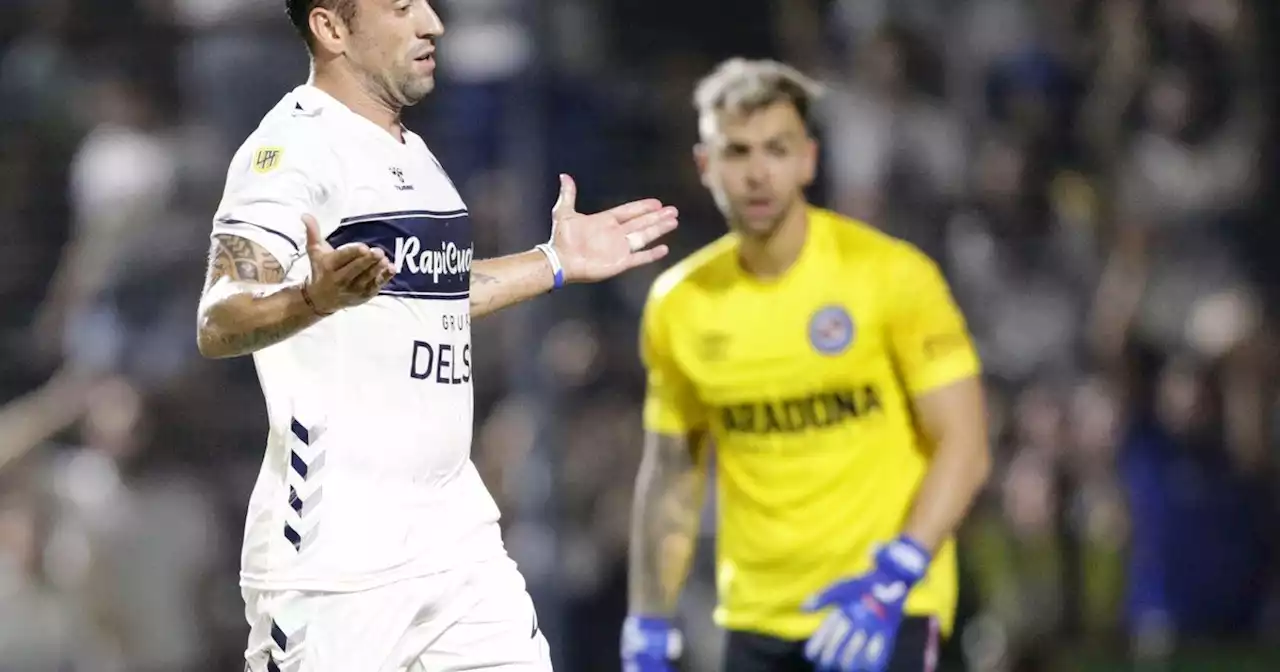 Alemán se hizo amonestar para el clásico pero no está con River: ¿quién juega?