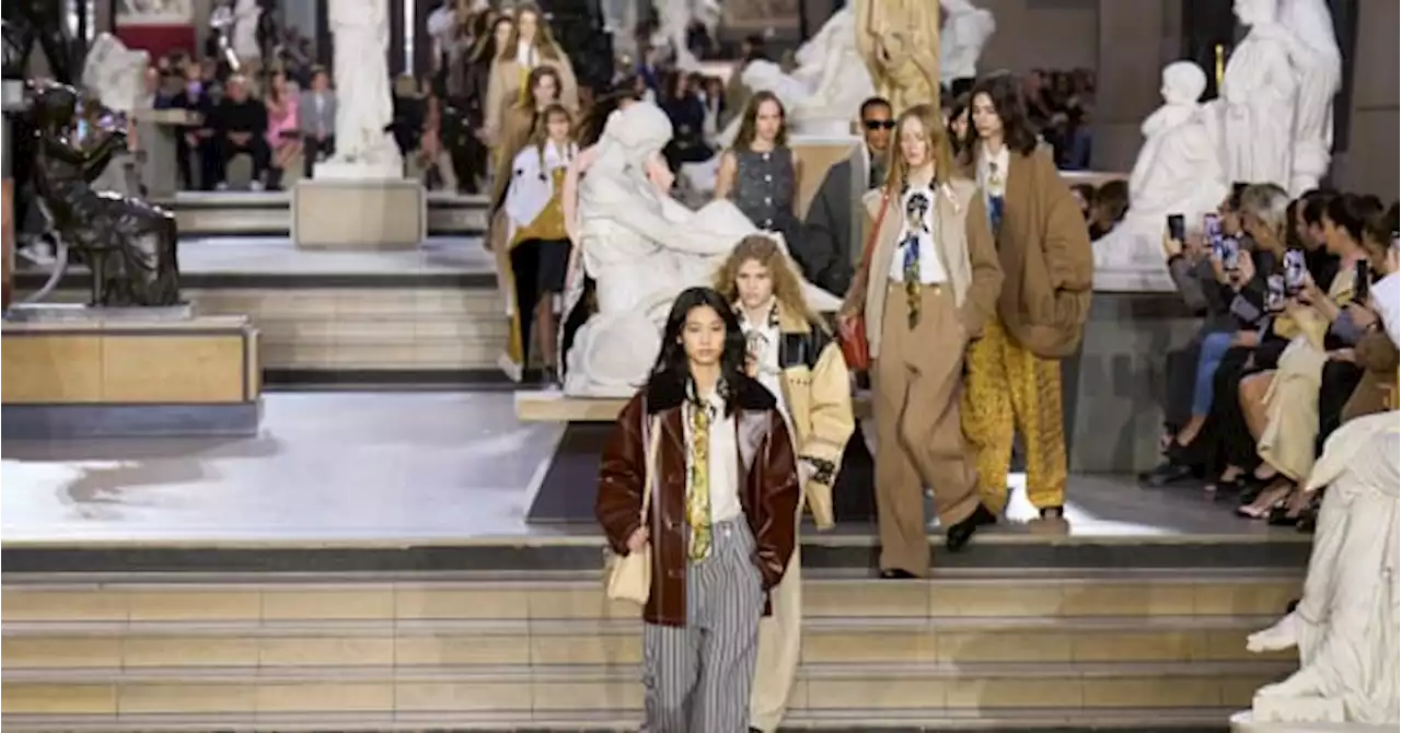 Preppy Suits and Uniforms Get the Nicolas Ghesquière Twist at Louis Vuitton Fall 2022