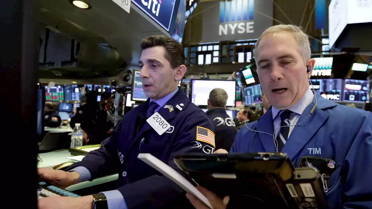 Dow falls 800 points, enters correction as Nasdaq hits bear market