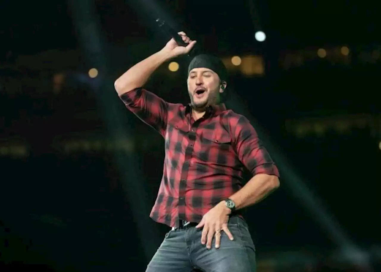 Rodeo Review: Luke Bryan shakes it for 62,000 RodeoHouston fans