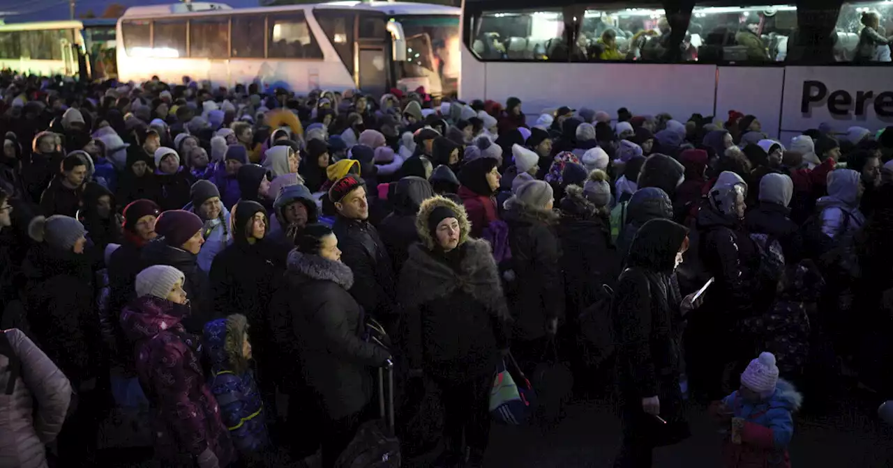 Sui bus a Uzhgorod c'è chi scappa e chi torna in Ucraina per arruolarsi