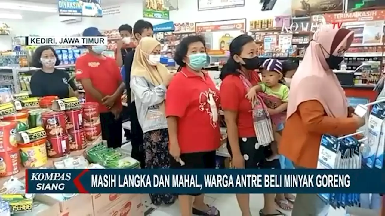 Stok Minyak Goreng Murah Masih Langka, Warga Kediri Rela Antre Berjam-jam di Toko Retail