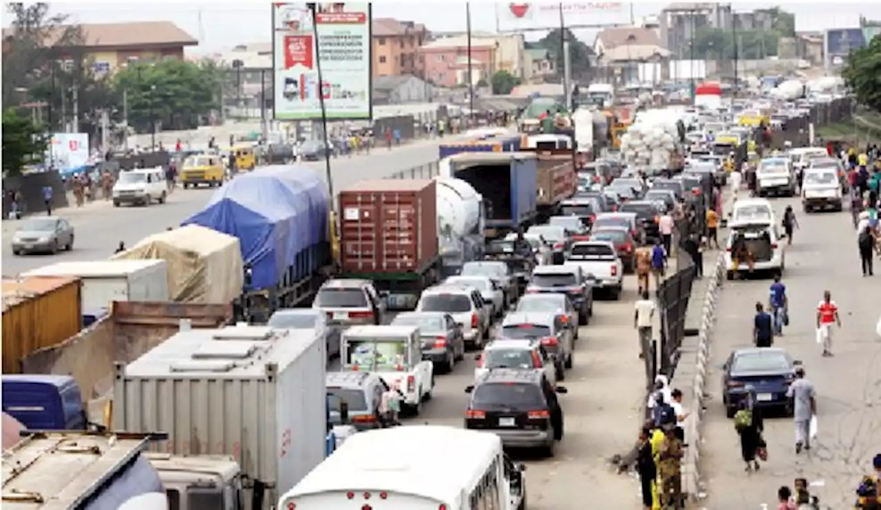 ASUU strike: Motorists stranded as students block Lagos-Ibadan Expressway - Punch Newspapers