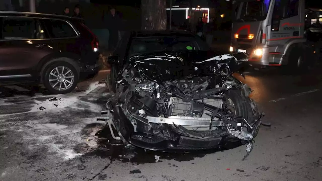 Berlin-Tempelhof: Raser fährt vier Autos zu Schrott