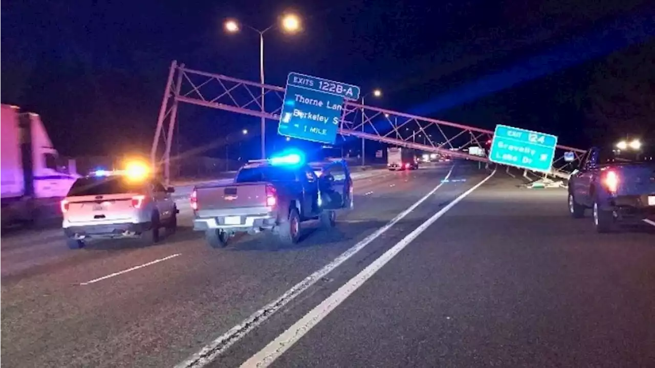 All southbound lanes on I-5 blocked in Lakewood after sign falls on freeway