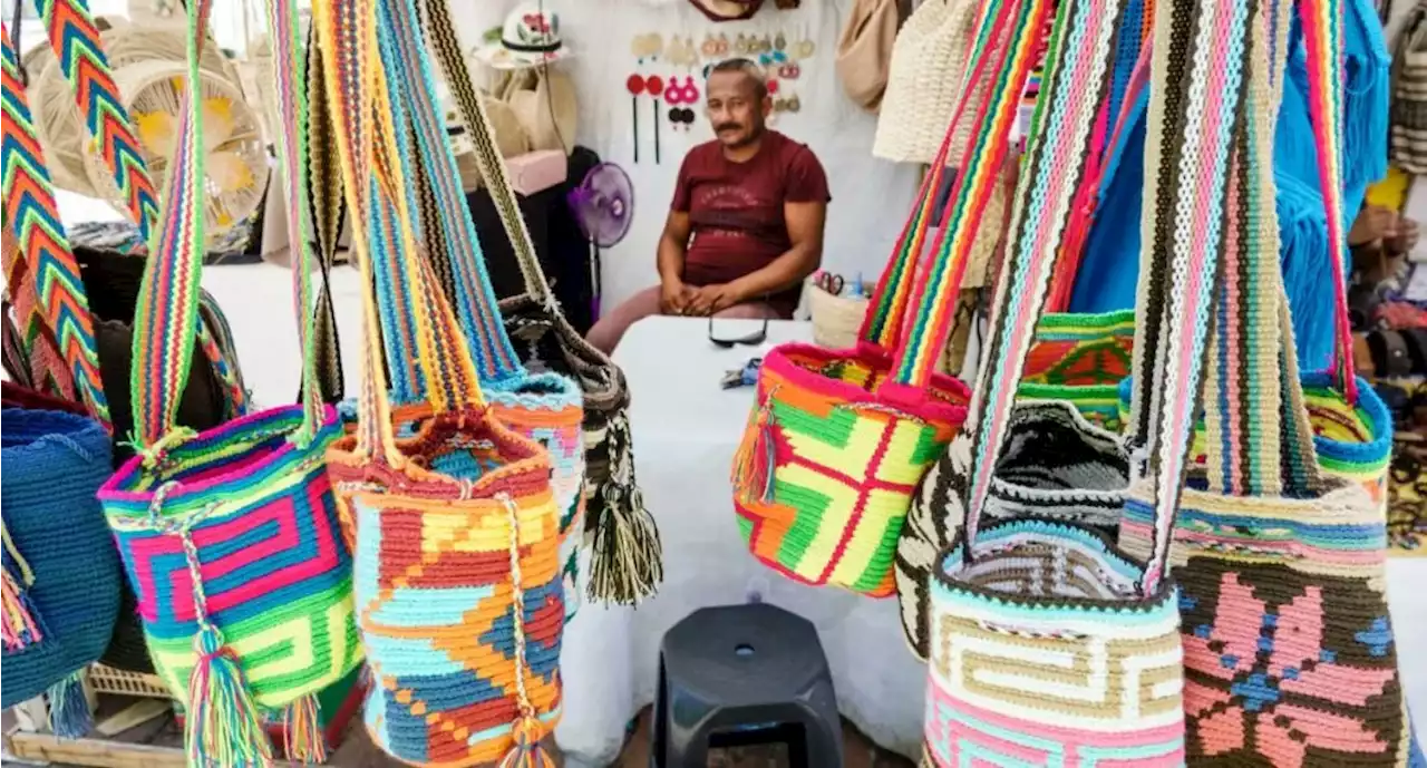 Hasta 30 veces más caras cobran mochilas que mujeres Wayuu hacen por $10.000 - Pulzo