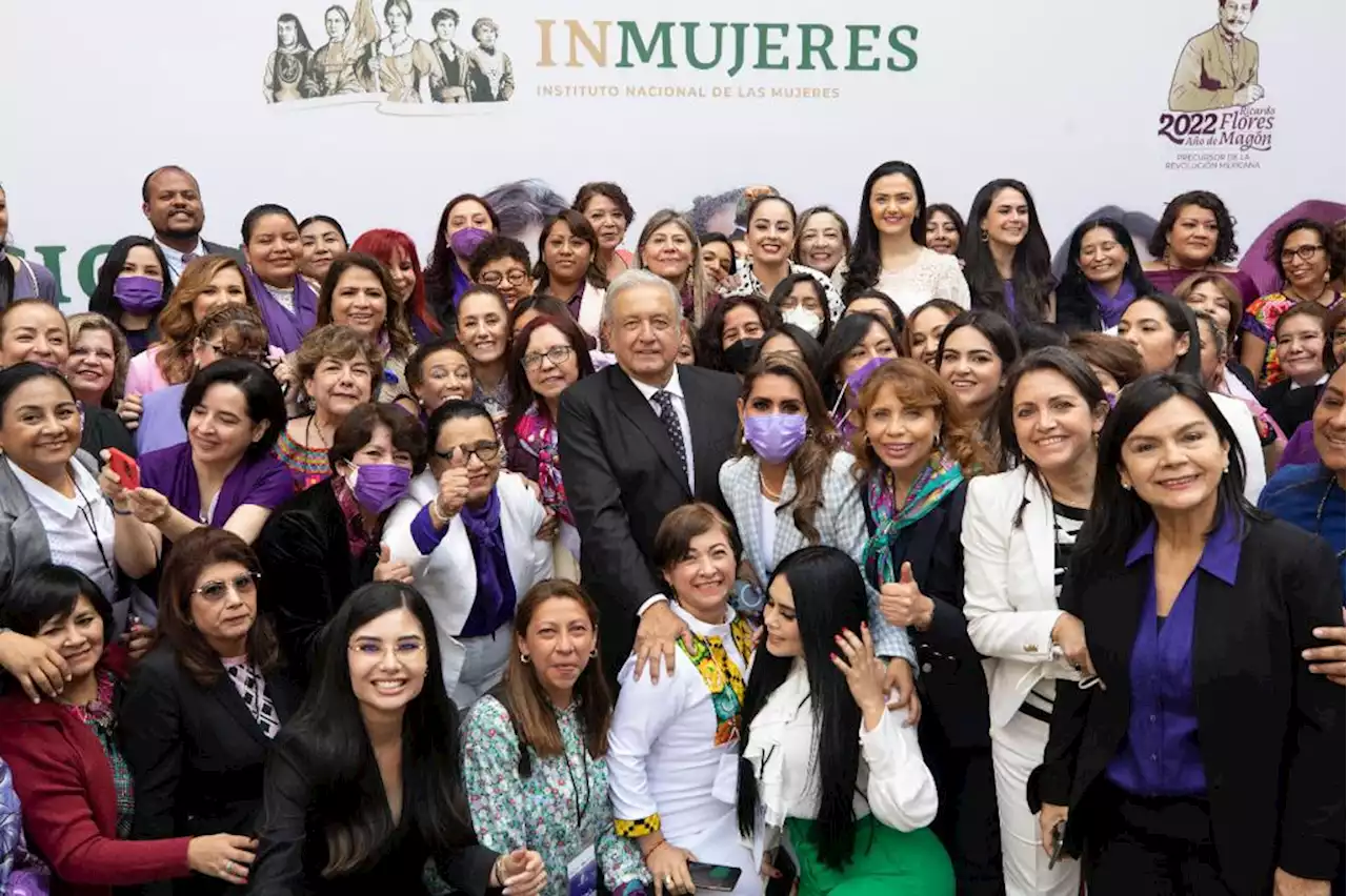 AMLO conmemora el 8M con mujeres de la 4T: “¡Es un honor estar con Obrador!” (VIDEO)