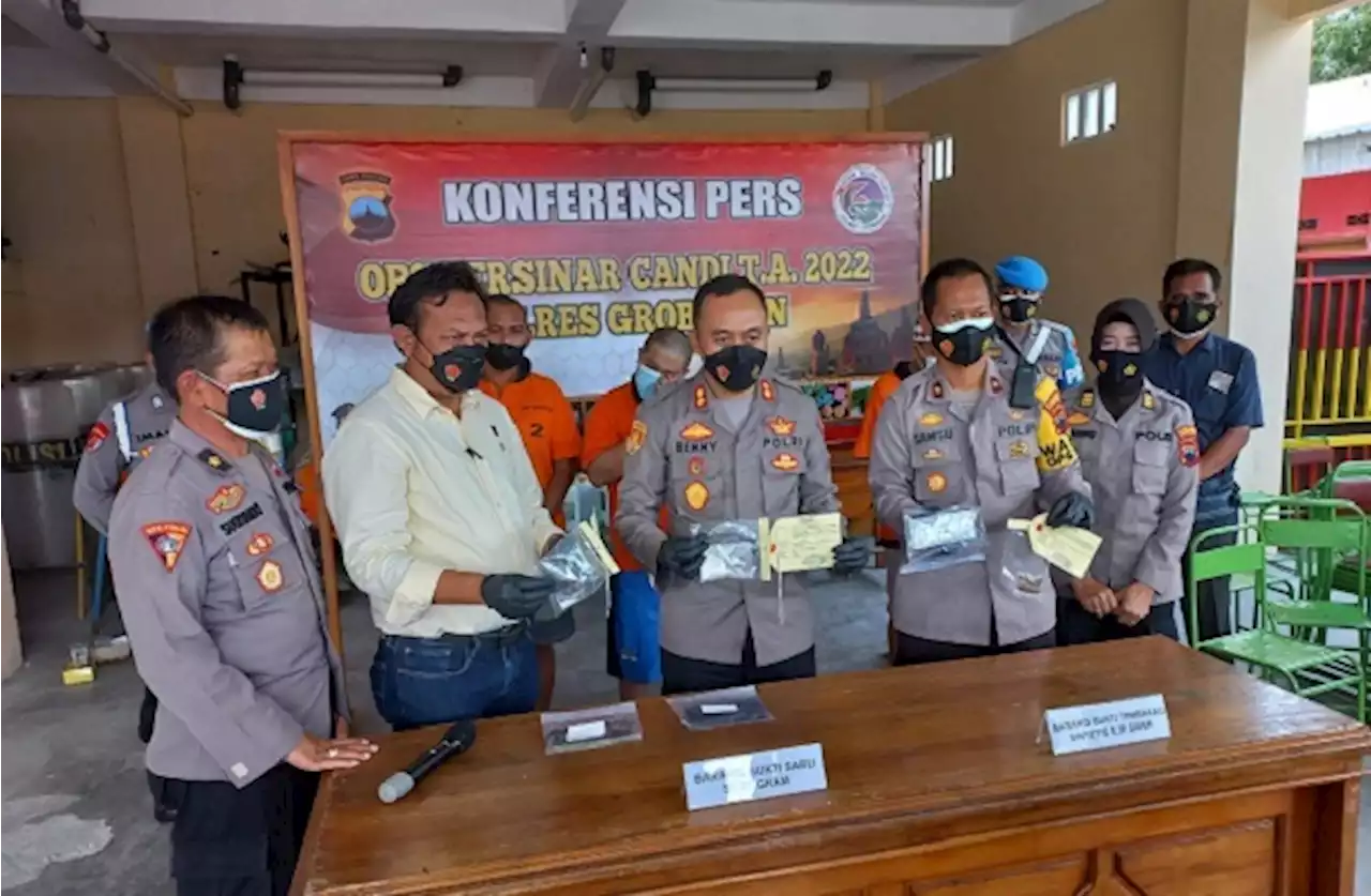 Motor Polisi Tertabrak Saat Penangkapan Pengguna Narkotika di Grobogan