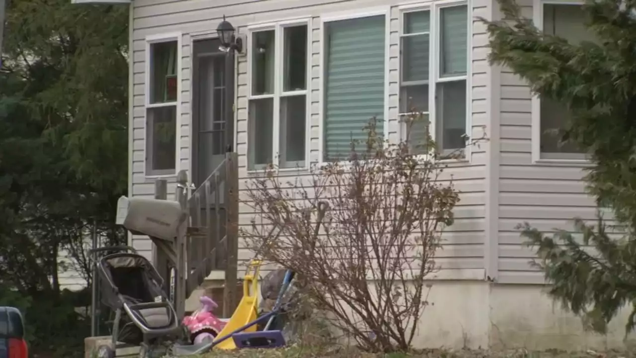 3 arrests after girl wearing shock collar seeks help at New Jersey home