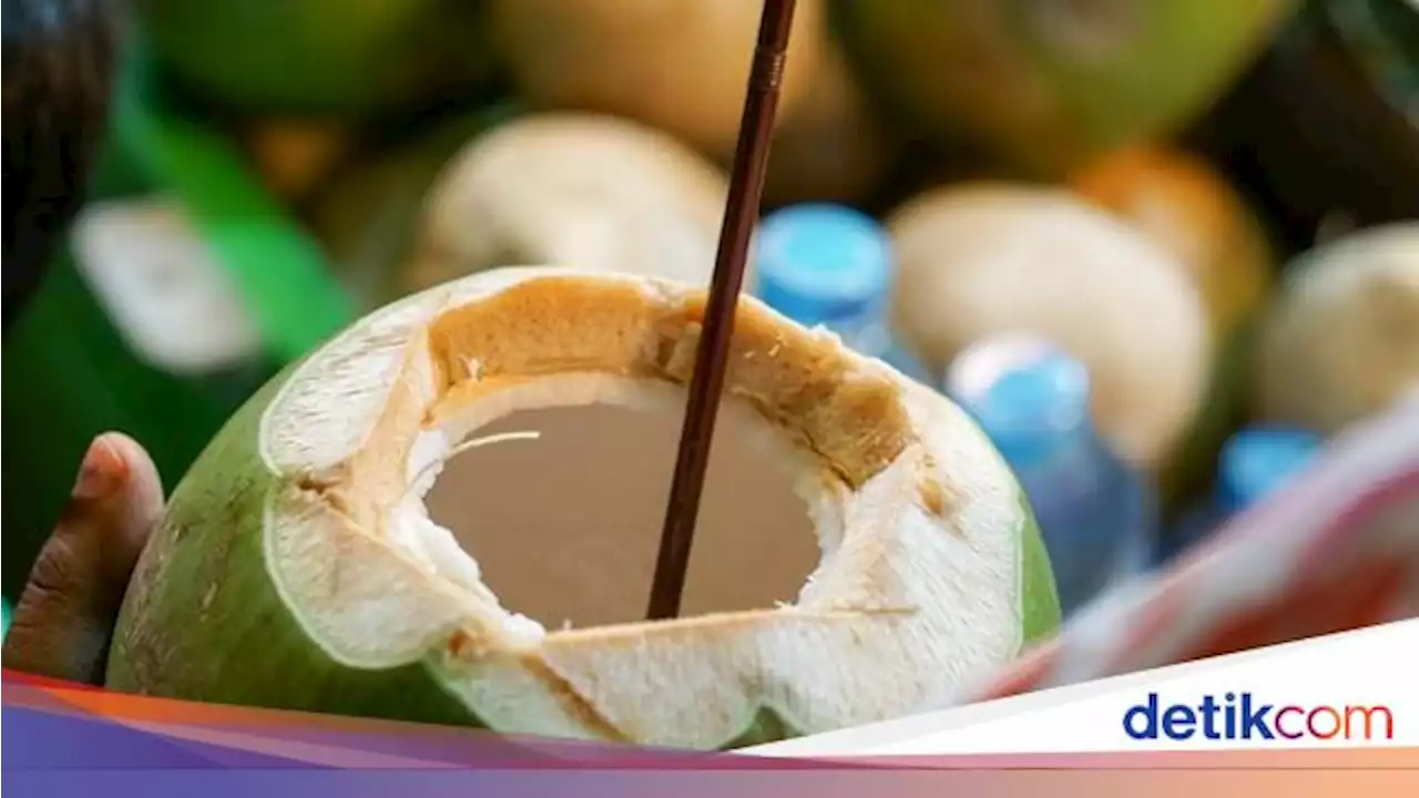 Habis Vaksin Minum Air Kelapa, Bermanfaat atau Malah Menetralkan Efek?