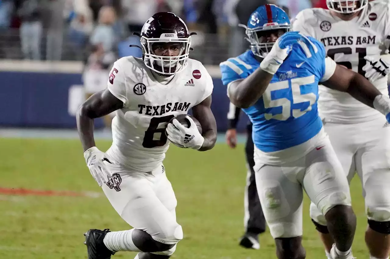 Texas A&M’s young running backs will earn plenty of reps in spring