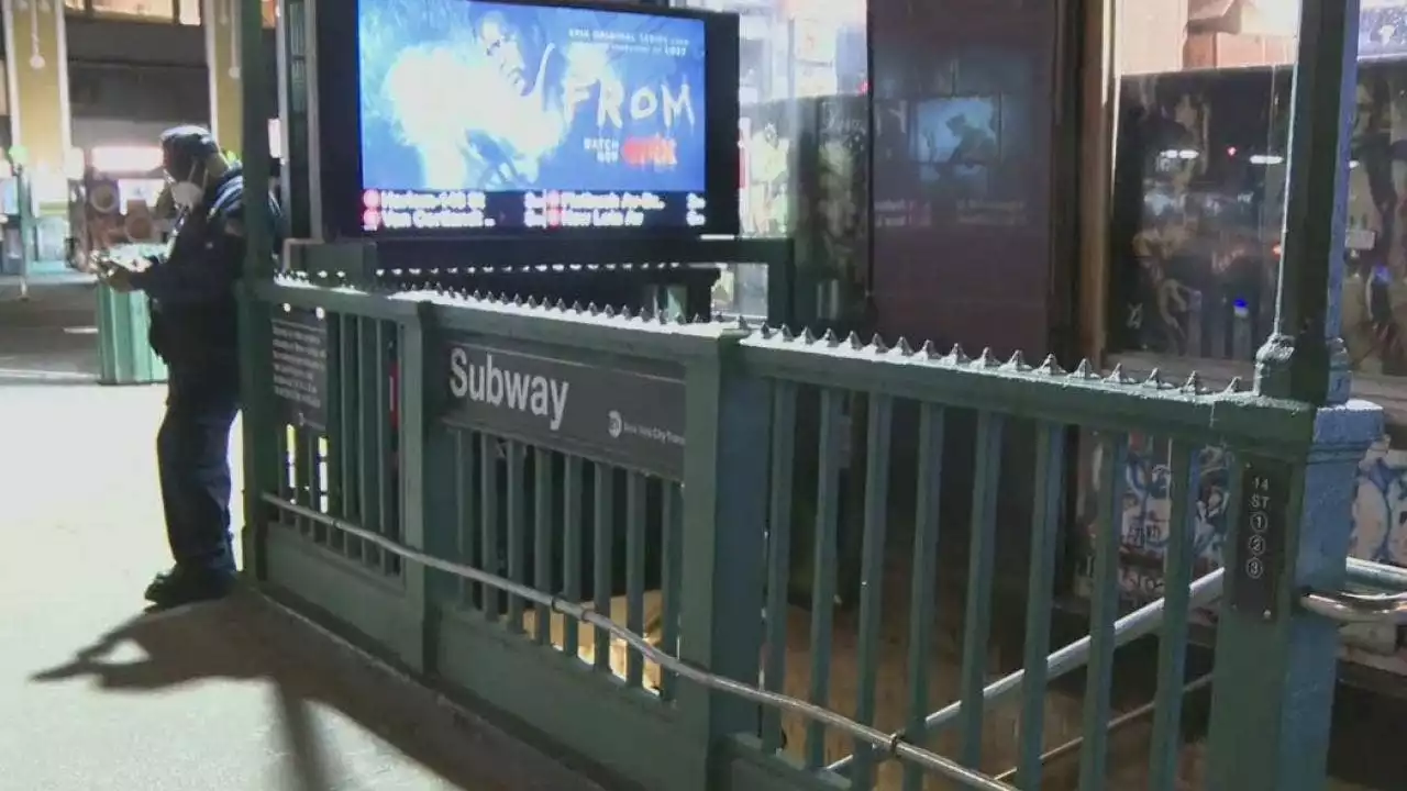 Man attacked with hammer in NYC subway station