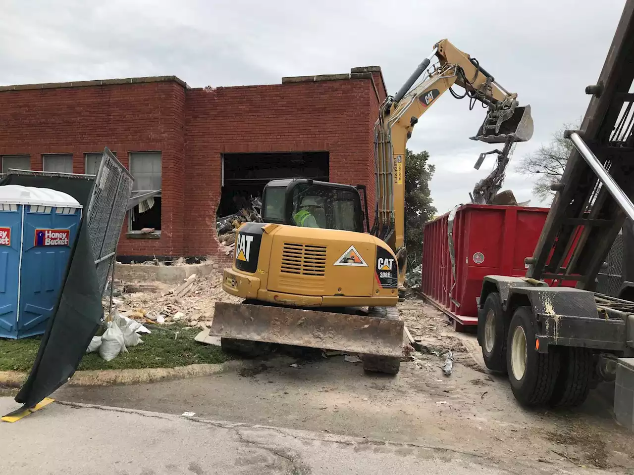 This old Texas warehouse, a summer home to 750,000 Mexican free-tailed bats, is being torn down