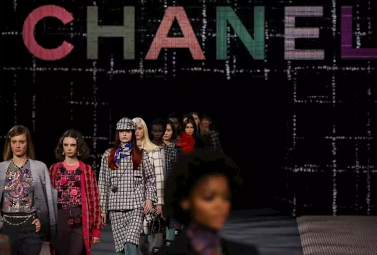 Chanel caps Paris Fashion Week with swaths of iconic tweeds