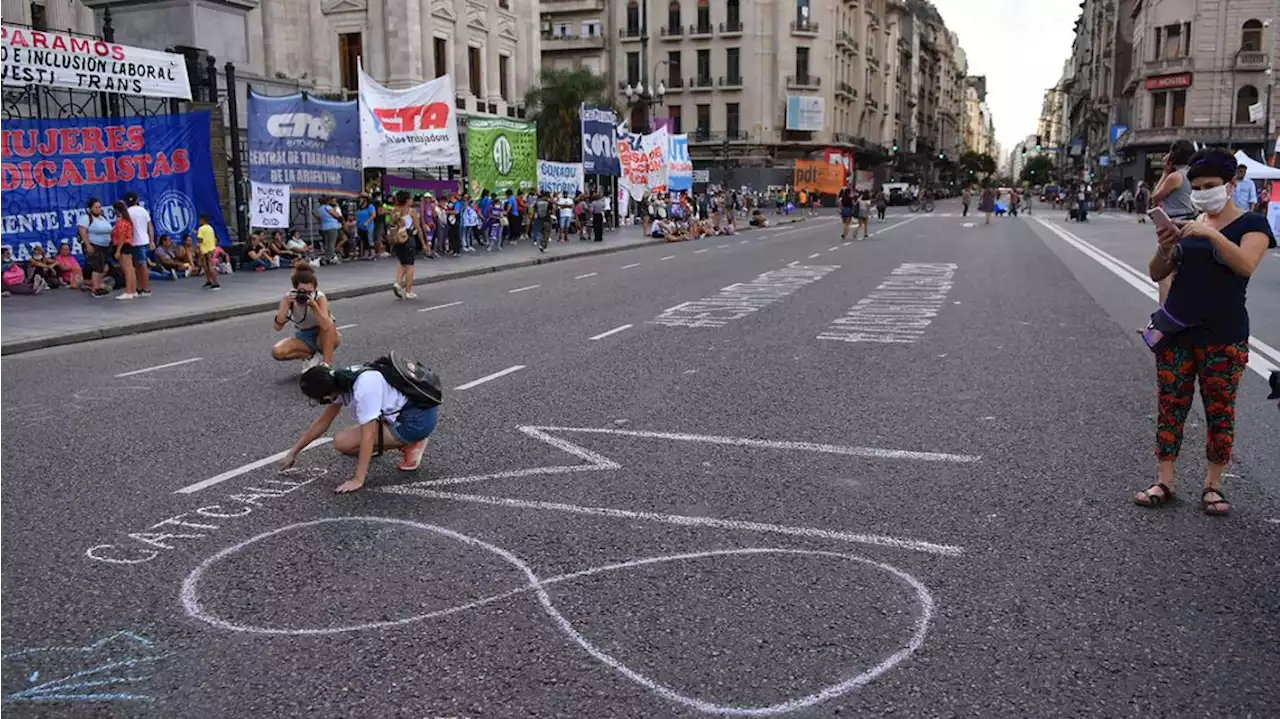 8M: La desocupación en las mujeres es 30% superior a la tasa de los varones