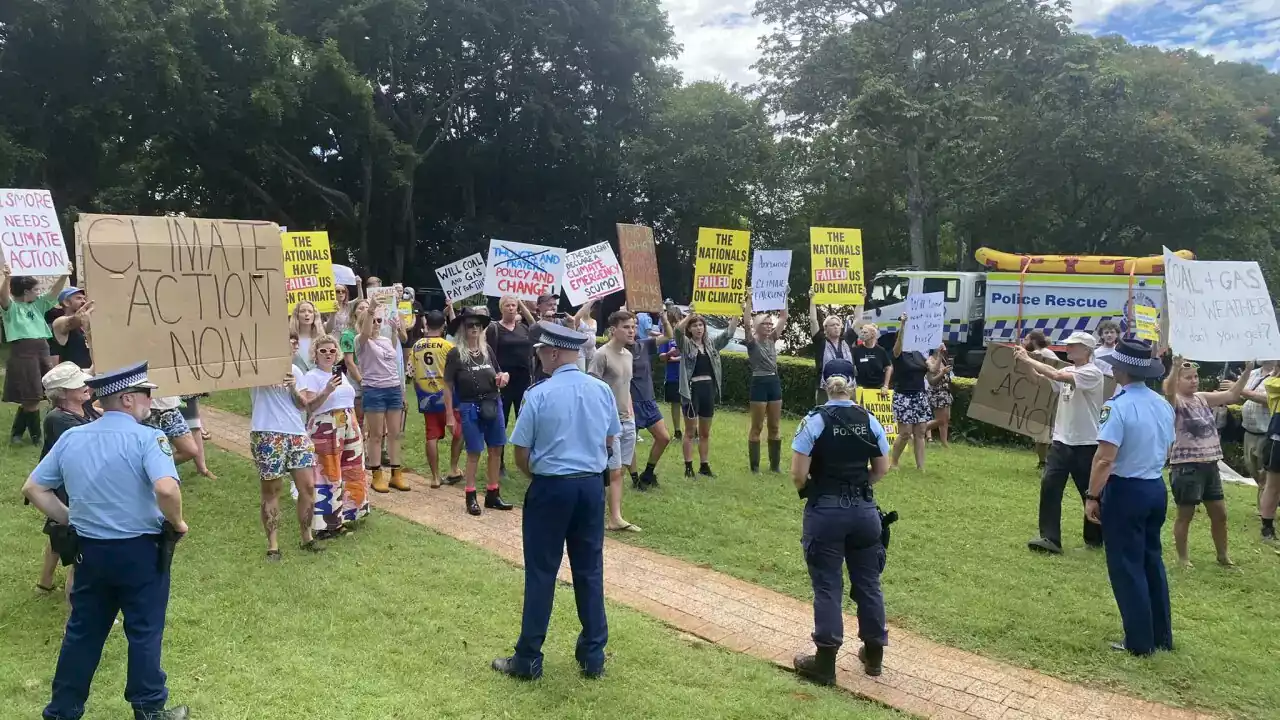 Lismore community blasts 'too slow' government flood assistance as Scott Morrison visits northern NSW