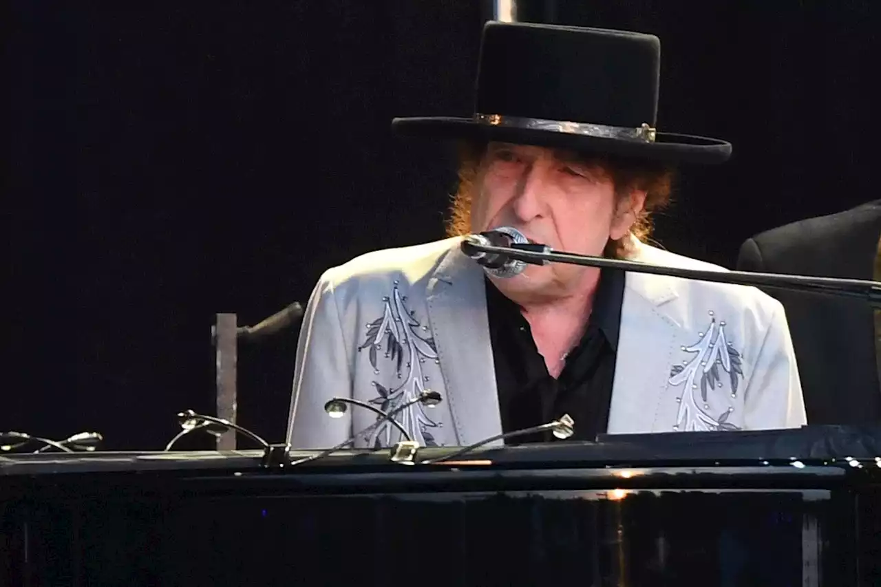 Bob Dylan Announces First New Book in 18 Years