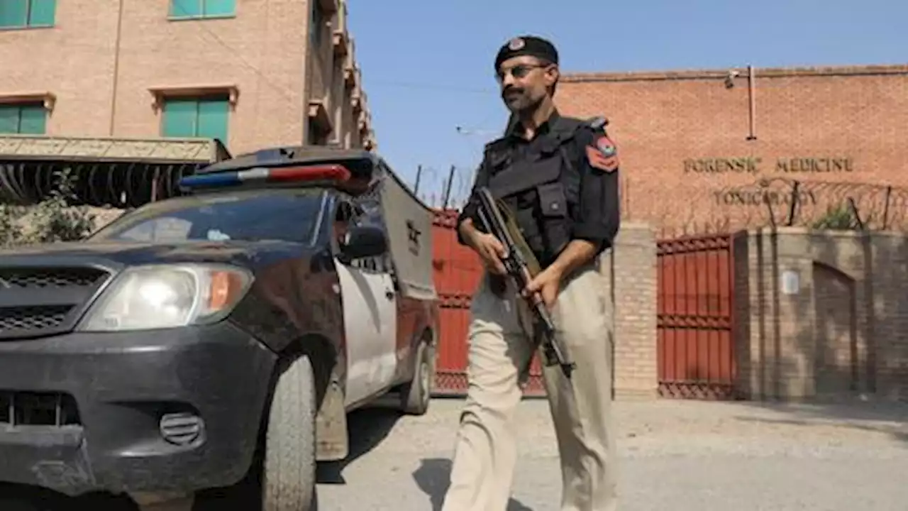 Pakistani police hunt for man suspected of killing baby daughter