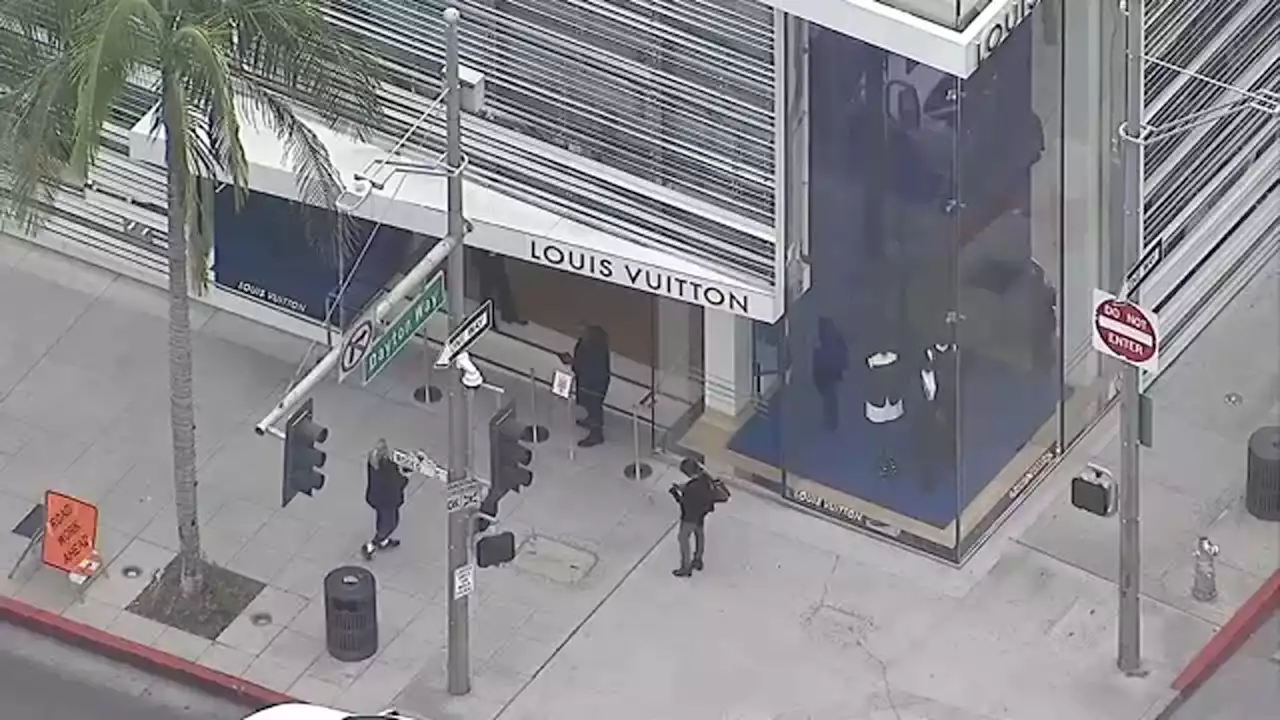 2 suspects arrested for grand theft at Louis Vuitton store in Beverly Hills, police say