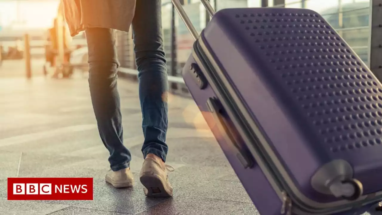 Easter airport queue warning amid staff shortages