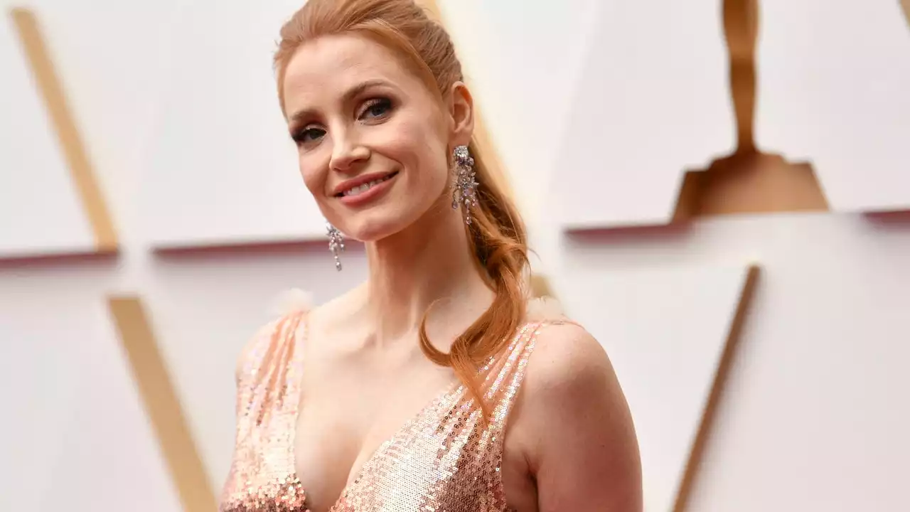 Jessica Chastain Does Disney Princess Beauty At The Oscars 2022