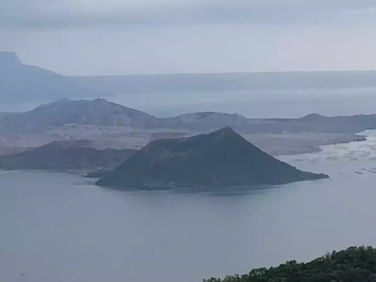 Taal Volcano update: 3 phreatomagmatic bursts, 13 quakes recorded