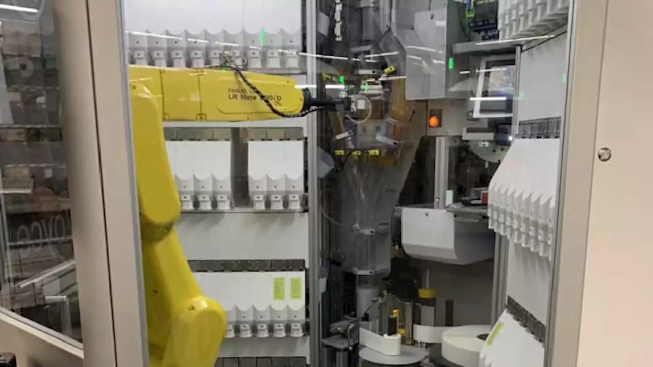 Walgreens turns to robots to fill prescriptions, as pharmacists take on more responsibilities