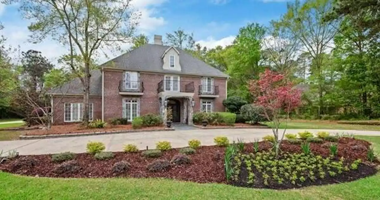 Expensive homes on the market in Dothan