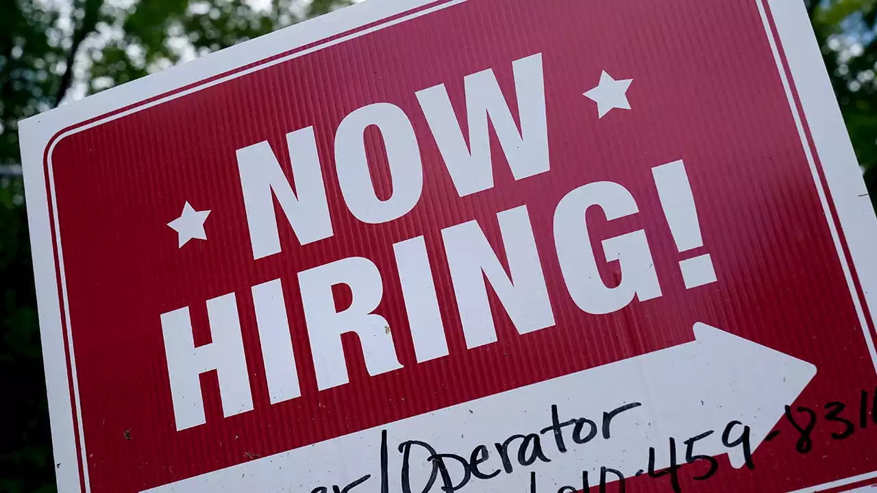 US economy sees solid job growth in March as payrolls jump by 431,000